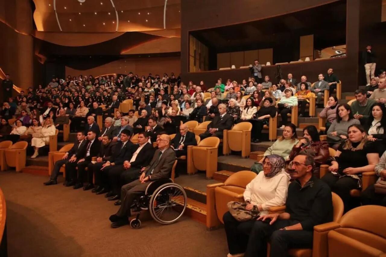 В Баку прошел литературно-художественный вечер в честь узбекского поэта и мыслителя Алишера Навои