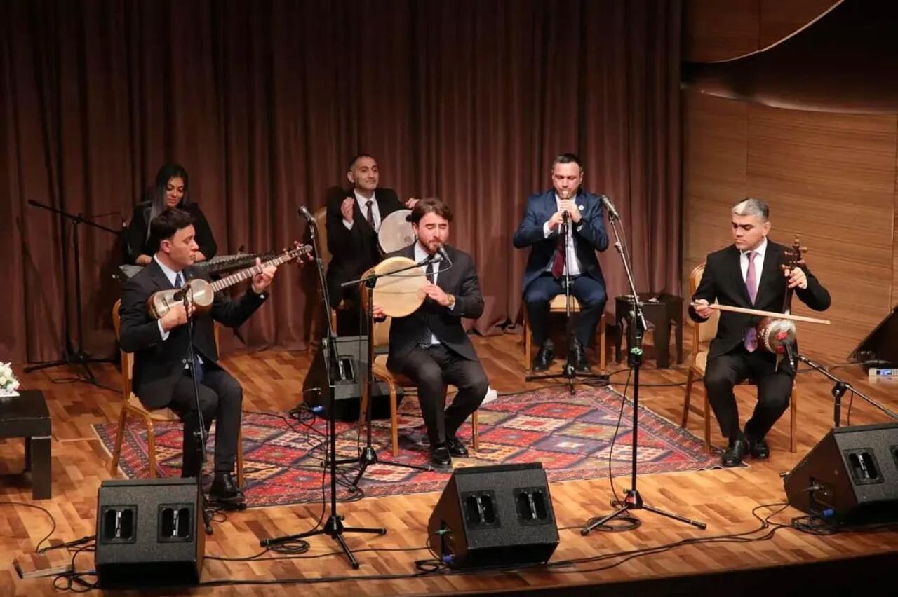 В Баку прошел литературно-художественный вечер в честь узбекского поэта и мыслителя Алишера Навои