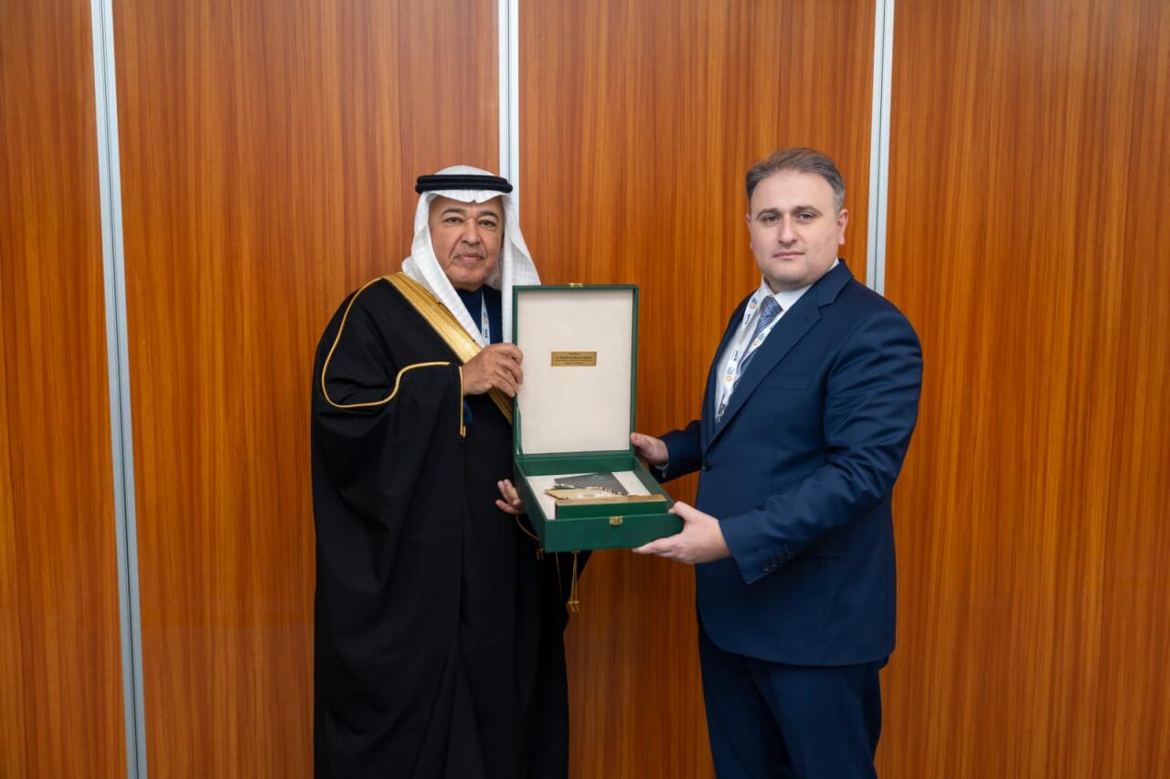 Министр оборонной промышленности Азербайджана провел переговоры на World Defence Show 2026