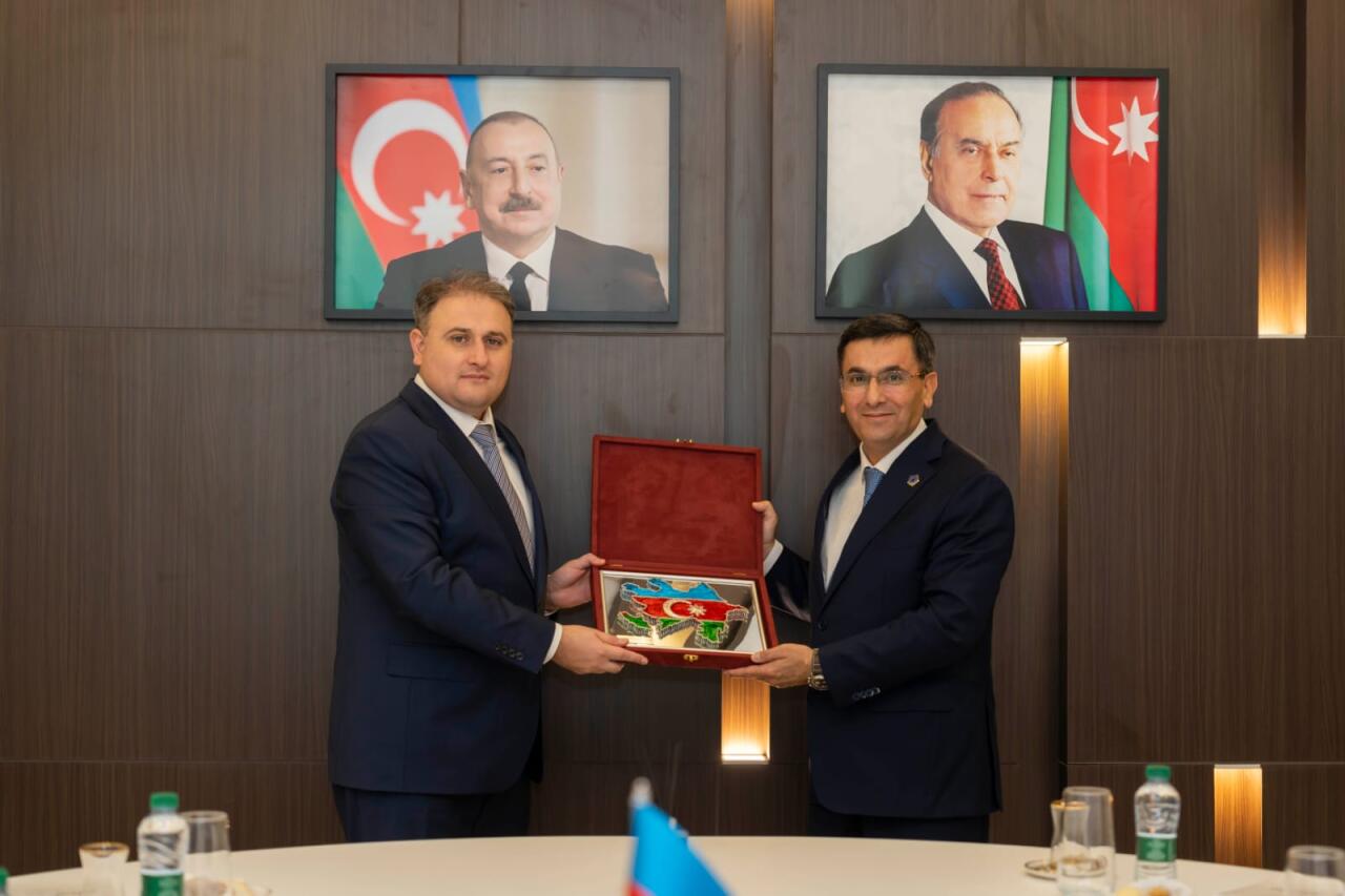 Министр оборонной промышленности Азербайджана провел переговоры на World Defence Show 2026