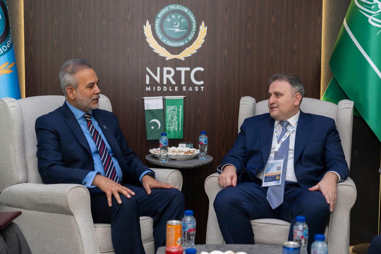 Министр оборонной промышленности Азербайджана провел переговоры на World Defence Show 2026