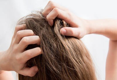 Ученые назвали опасность процедуры наращивания волос