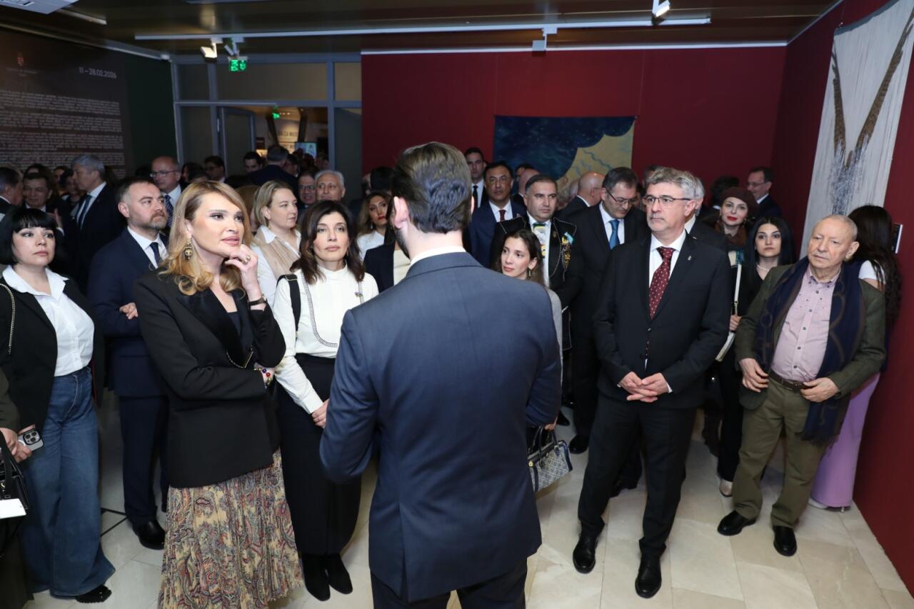 Венгерское искусство гобеленов в Баку – очарование великолепных пейзажей