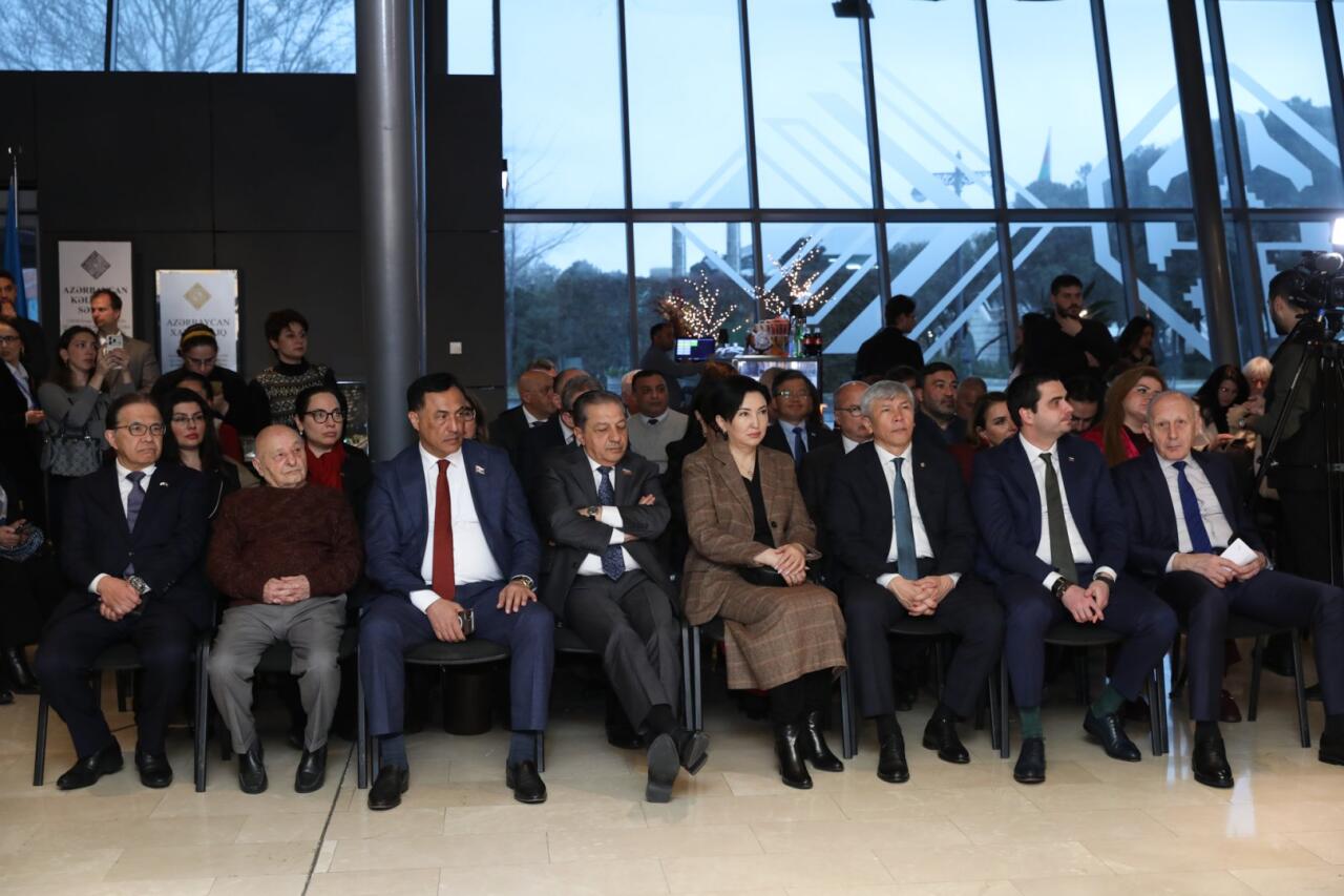 Венгерское искусство гобеленов в Баку – очарование великолепных пейзажей