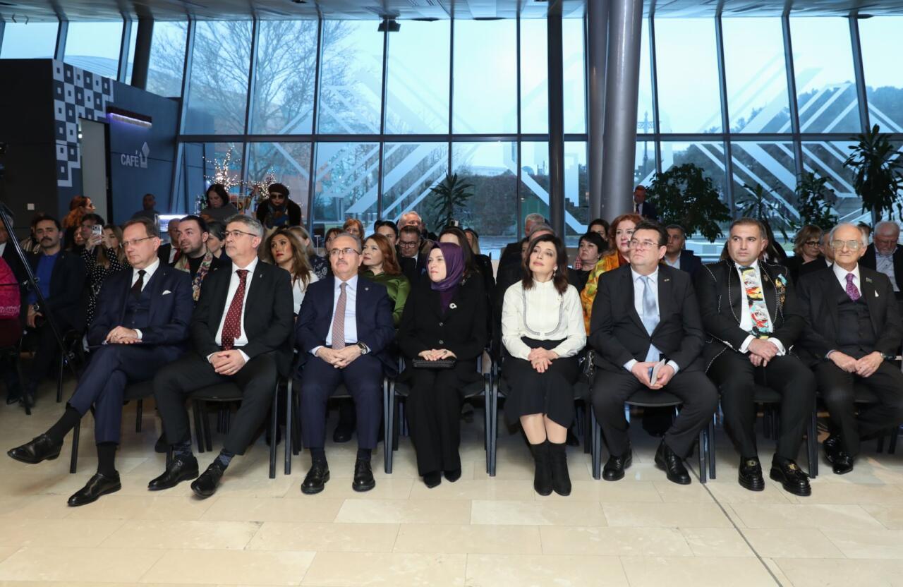 Венгерское искусство гобеленов в Баку – очарование великолепных пейзажей