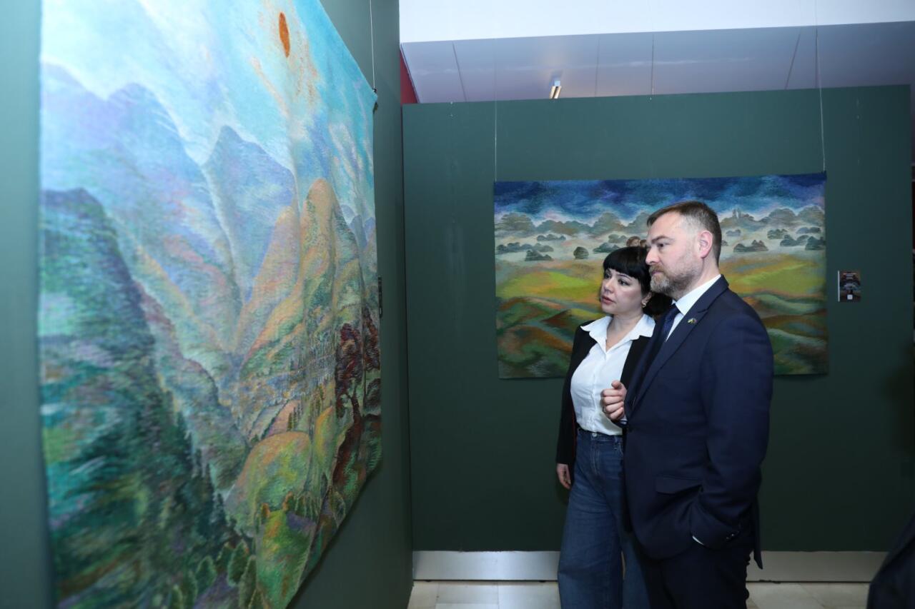 Венгерское искусство гобеленов в Баку – очарование великолепных пейзажей
