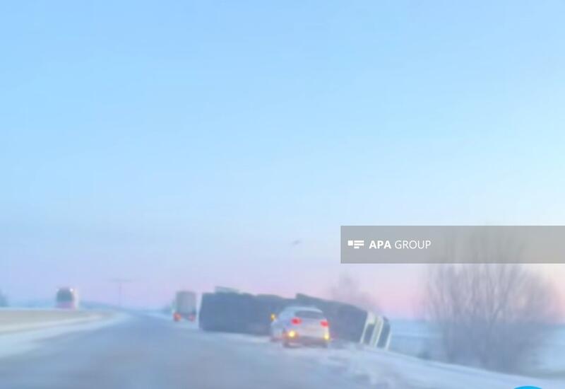 Грузовик опрокинулся в Масаллы