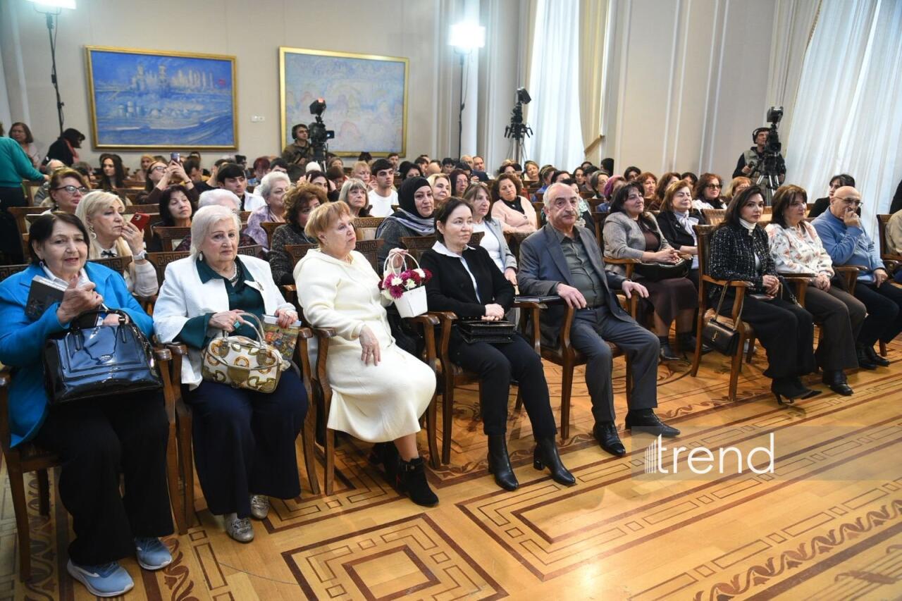 В Баку состоялся творческий вечер Эльмиры Ахундовой