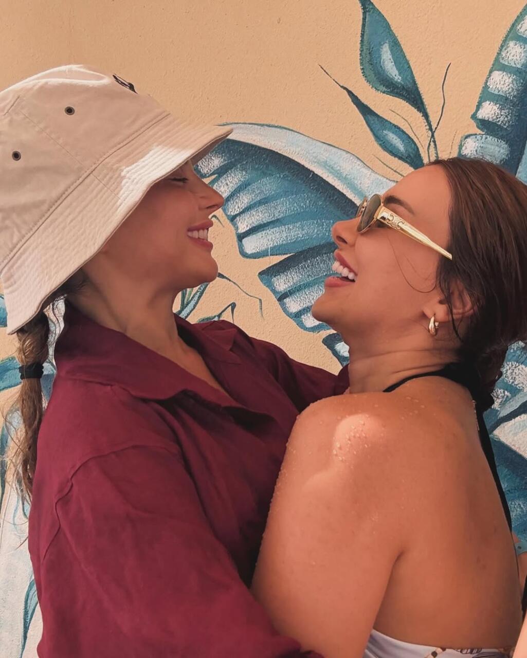 Рандомные фотографии от Айнишан Гулиевой