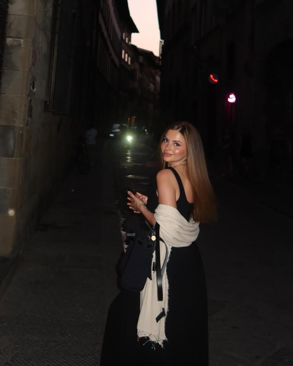 Рандомные фотографии от Айнишан Гулиевой