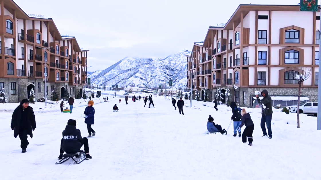 Снежная радость детей в Кяльбаджаре