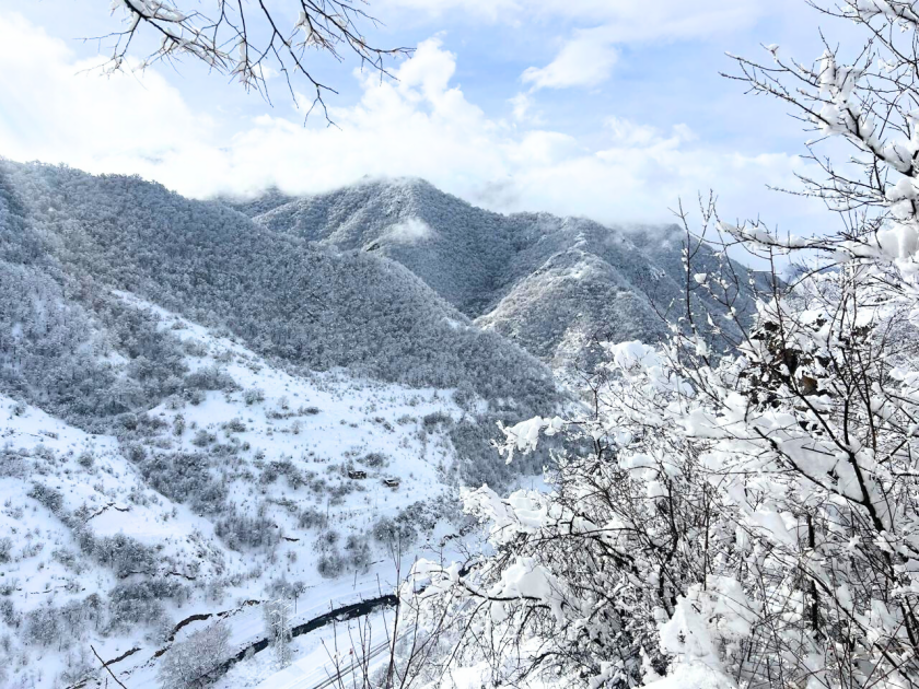 Снежная радость детей в Кяльбаджаре