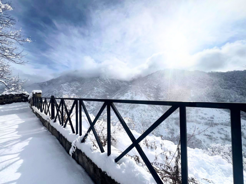 Снежная радость детей в Кяльбаджаре