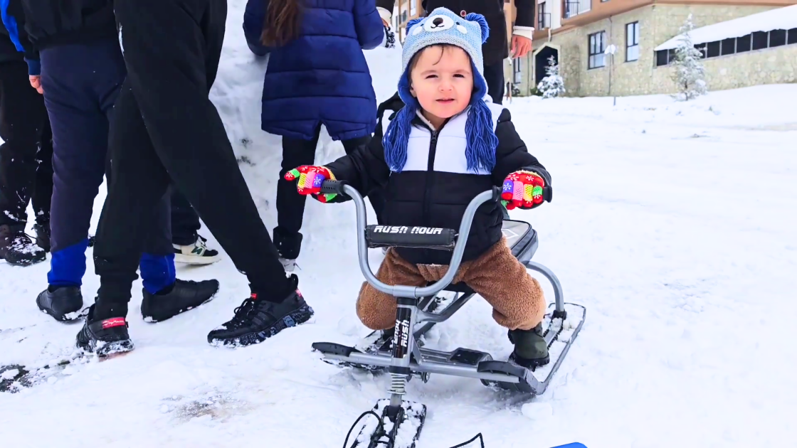Снежная радость детей в Кяльбаджаре