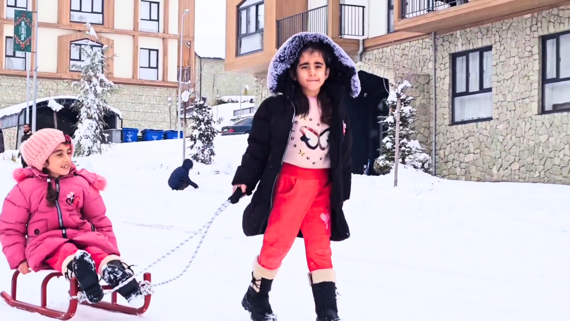 Снежная радость детей в Кяльбаджаре