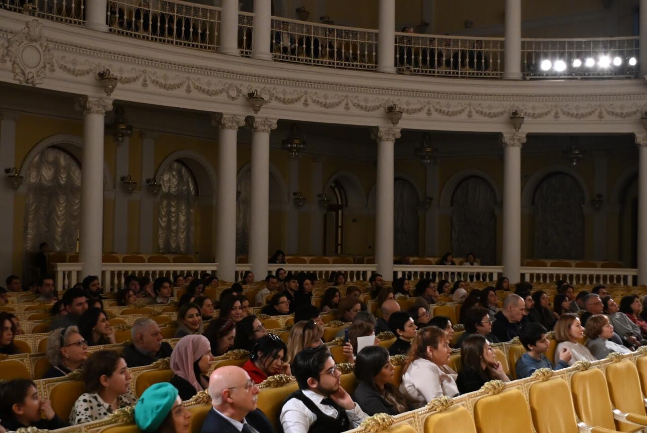 Азербайджанская филармония перенесла зрителей в эпоху Баха