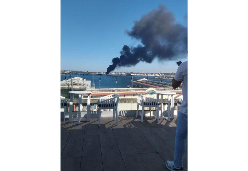 На Кубе на территории нефтеперерабатывающего завода вспыхнул пожар