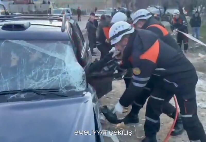 ДТП в Сумгайыте - водитель оказался зажат в автомобиле
