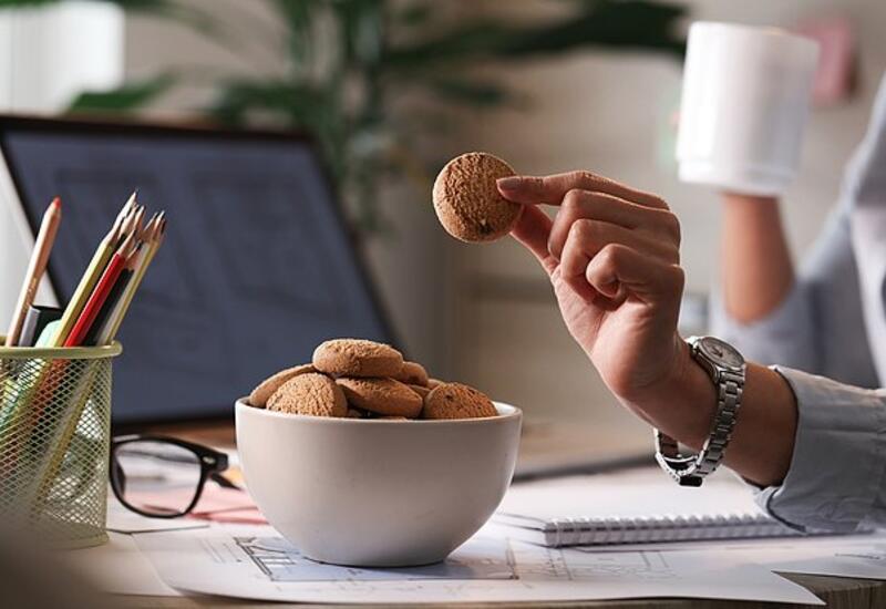 Назван повышающий риск развития деменции перекус