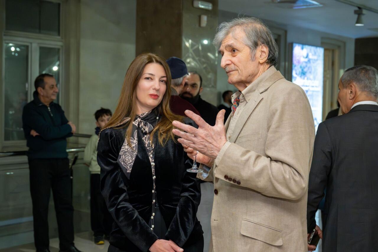 В Баку появились трещины во времени - "Антиномия" Эльчина Шамилли раздвигает границы восприятия