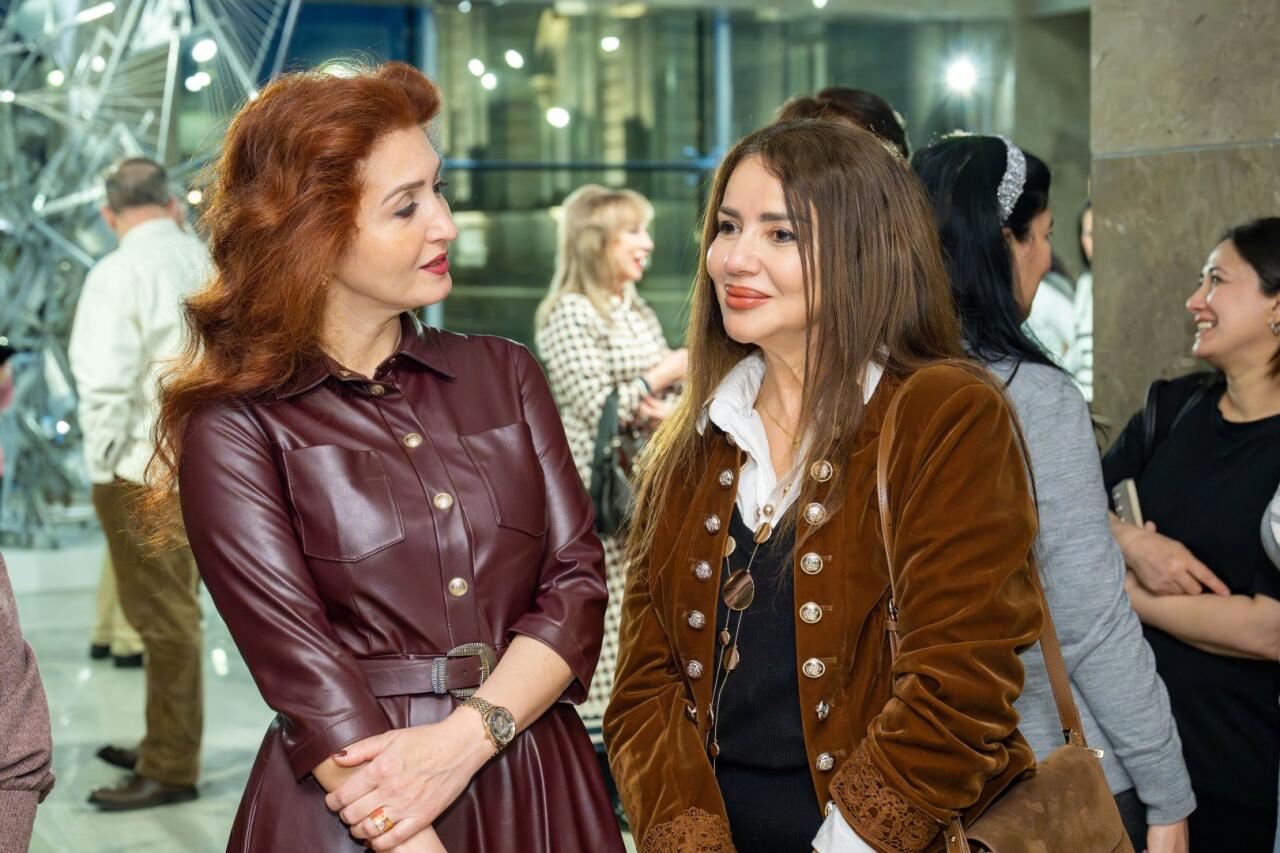 В Баку появились трещины во времени - "Антиномия" Эльчина Шамилли раздвигает границы восприятия