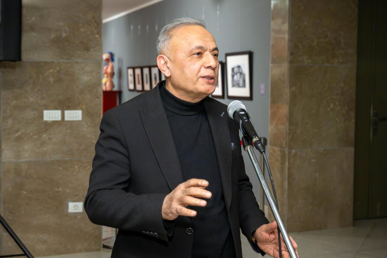 В Баку появились трещины во времени - "Антиномия" Эльчина Шамилли раздвигает границы восприятия