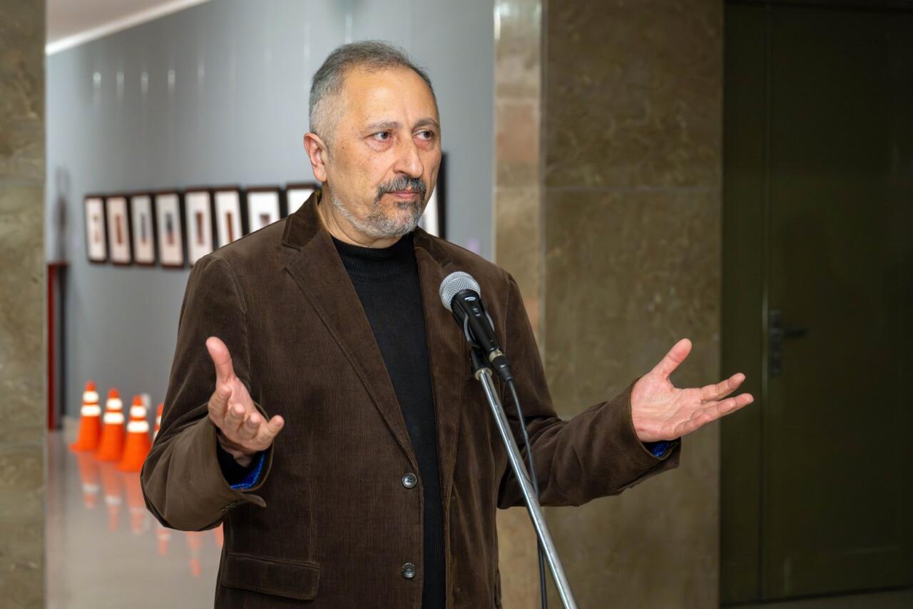 В Баку появились трещины во времени - "Антиномия" Эльчина Шамилли раздвигает границы восприятия