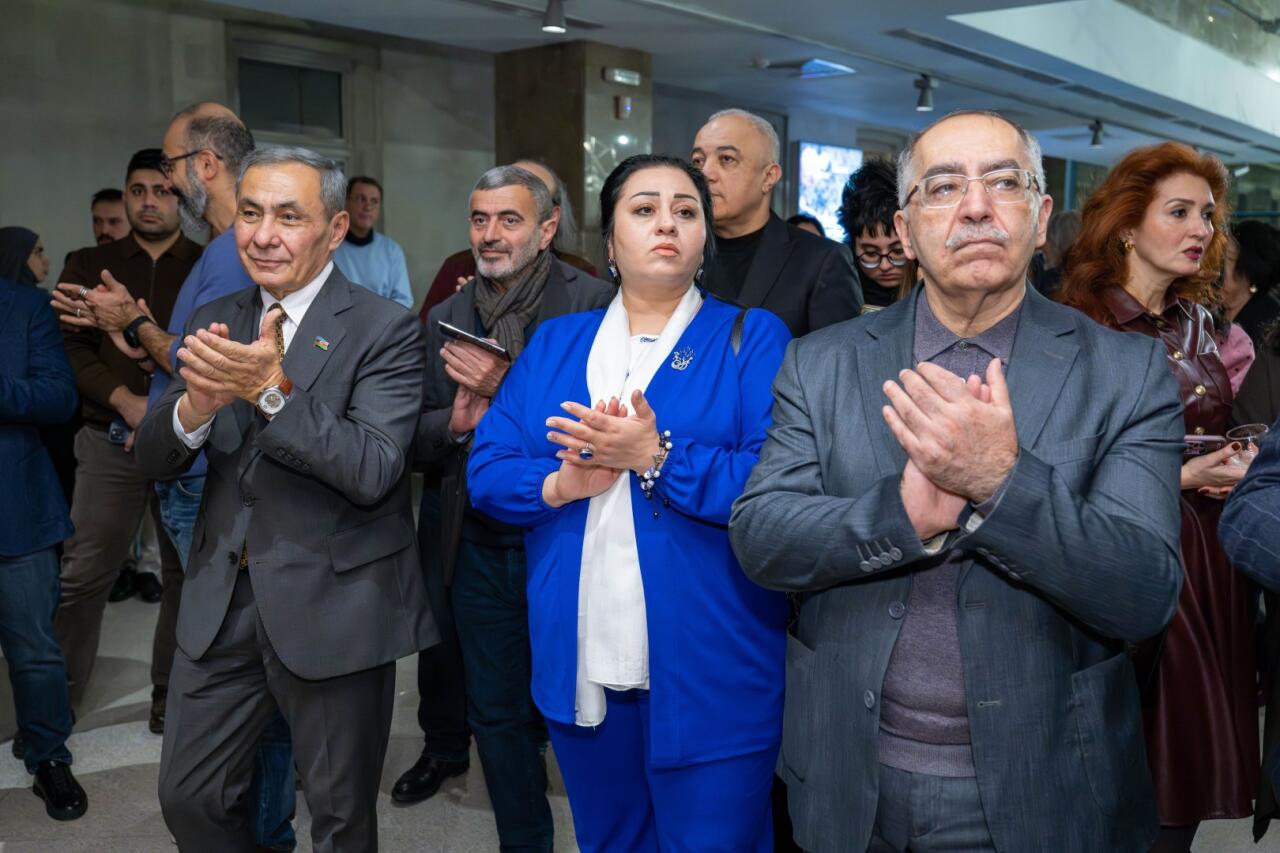 В Баку появились трещины во времени - "Антиномия" Эльчина Шамилли раздвигает границы восприятия