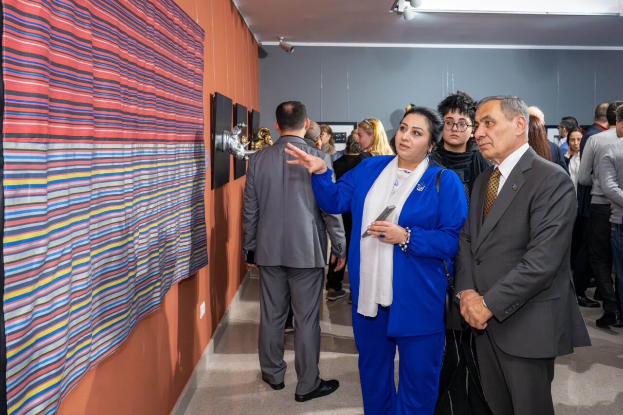 В Баку появились трещины во времени - "Антиномия" Эльчина Шамилли раздвигает границы восприятия