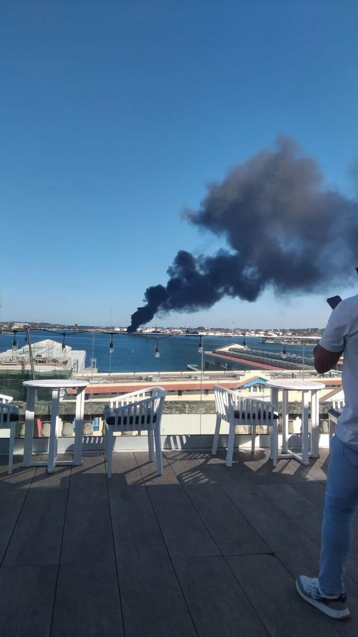 На Кубе на территории нефтеперерабатывающего завода вспыхнул пожар