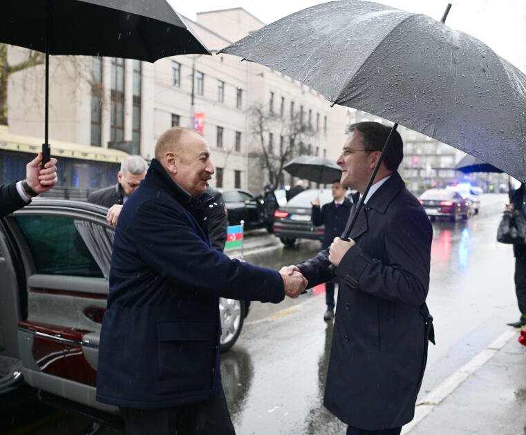 Prezident İlham Əliyev Belqradda Ümummilli Lider Heydər Əliyevin və görkəmli serb yazıçısı Milorad Paviçin abidələrini ziyarət edib