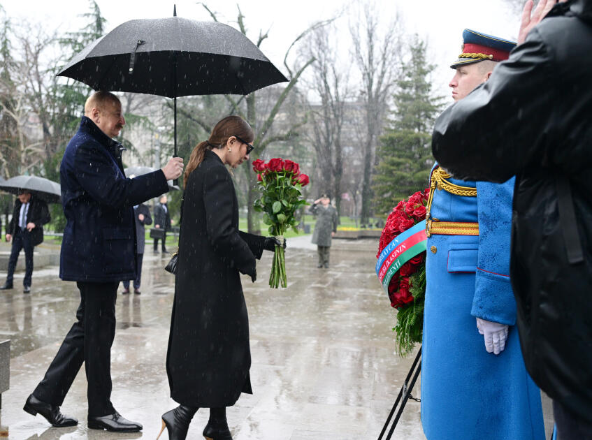 Prezident İlham Əliyev Belqradda Ümummilli Lider Heydər Əliyevin və görkəmli serb yazıçısı Milorad Paviçin abidələrini ziyarət edib