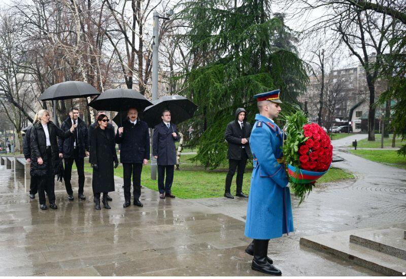 Prezident İlham Əliyev Belqradda Ümummilli Lider Heydər Əliyevin və görkəmli serb yazıçısı Milorad Paviçin abidələrini ziyarət edib