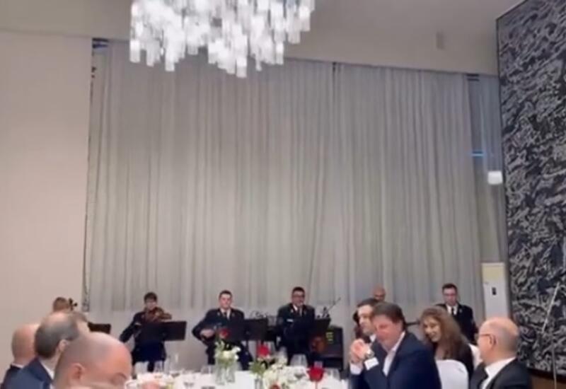 Военный оркестр Сербии исполнил азербайджанскую песню на ужине c участием Президента Ильхама Алиева