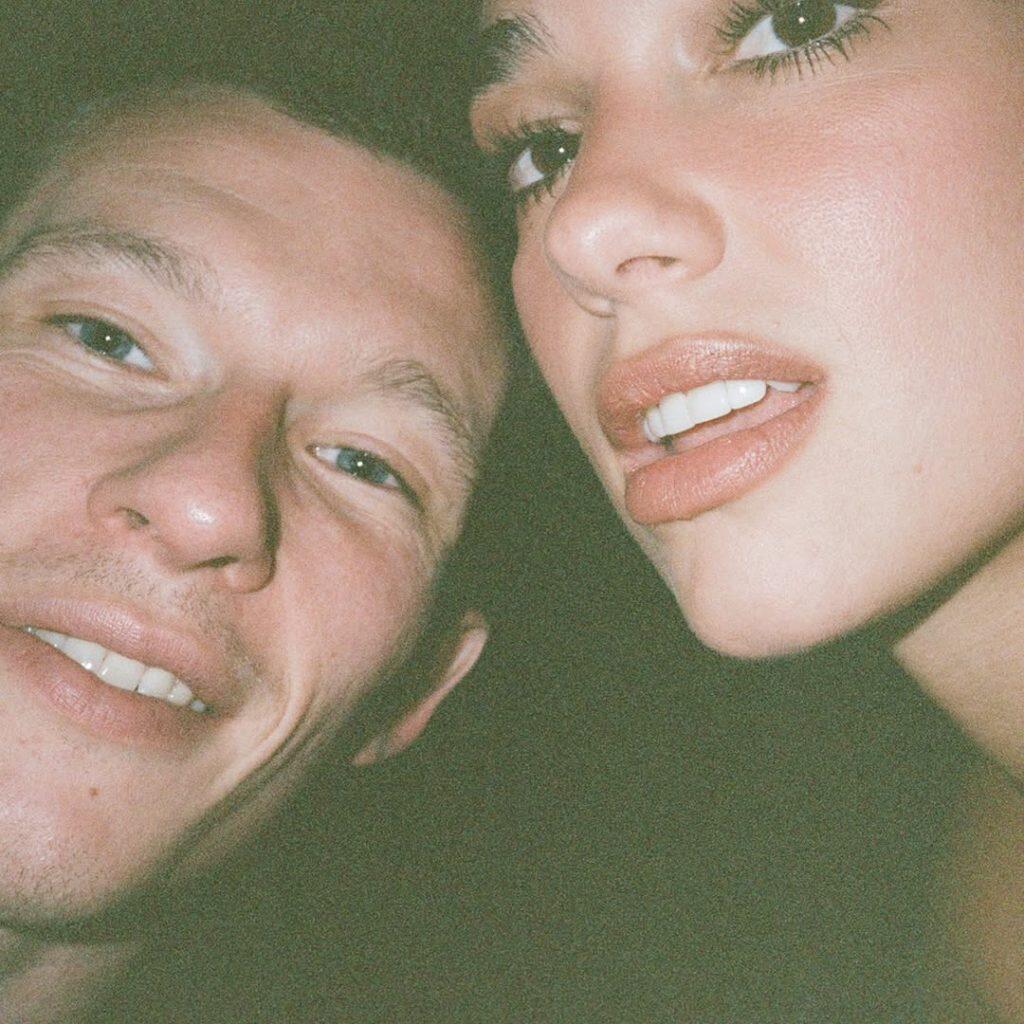 Дуа Липа показала редкие кадры с возлюбленным