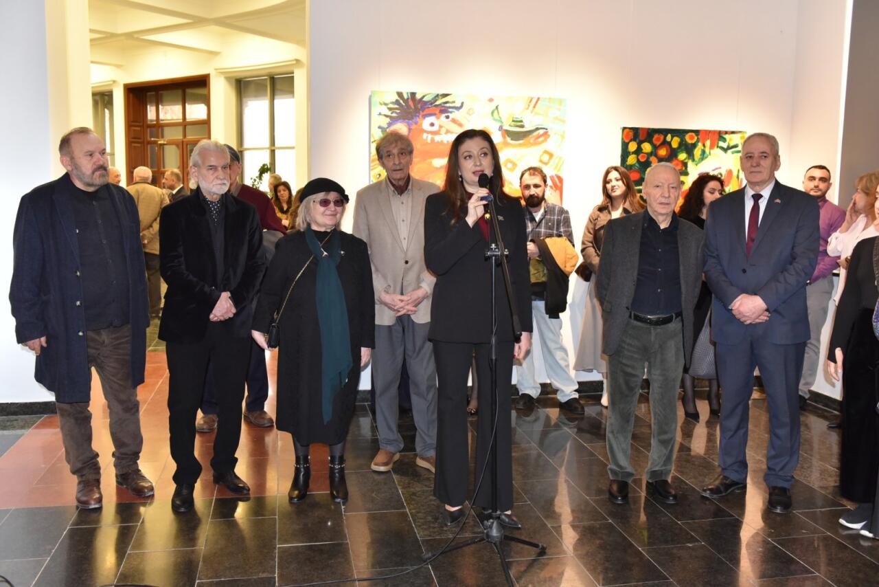 Свет, который не гаснет: в Баку открылась выставка памяти 33-летней художницы Марьям Алакбарли