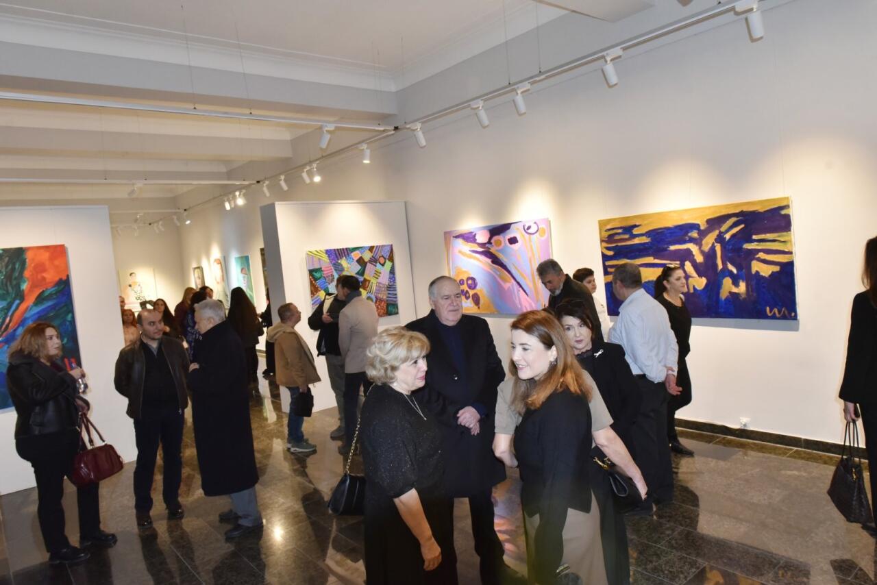 Свет, который не гаснет: в Баку открылась выставка памяти 33-летней художницы Марьям Алакбарли