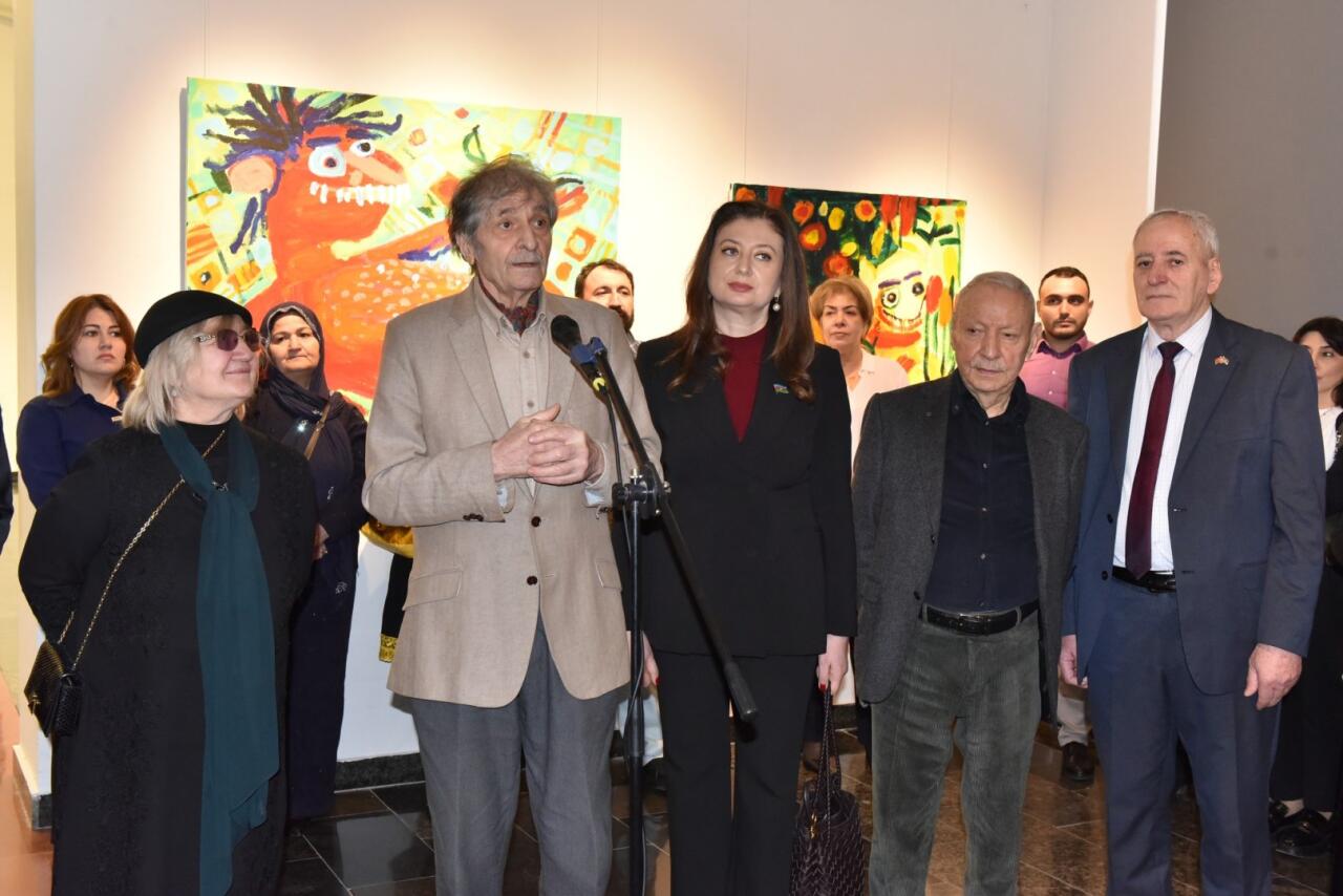 Свет, который не гаснет: в Баку открылась выставка памяти 33-летней художницы Марьям Алакбарли