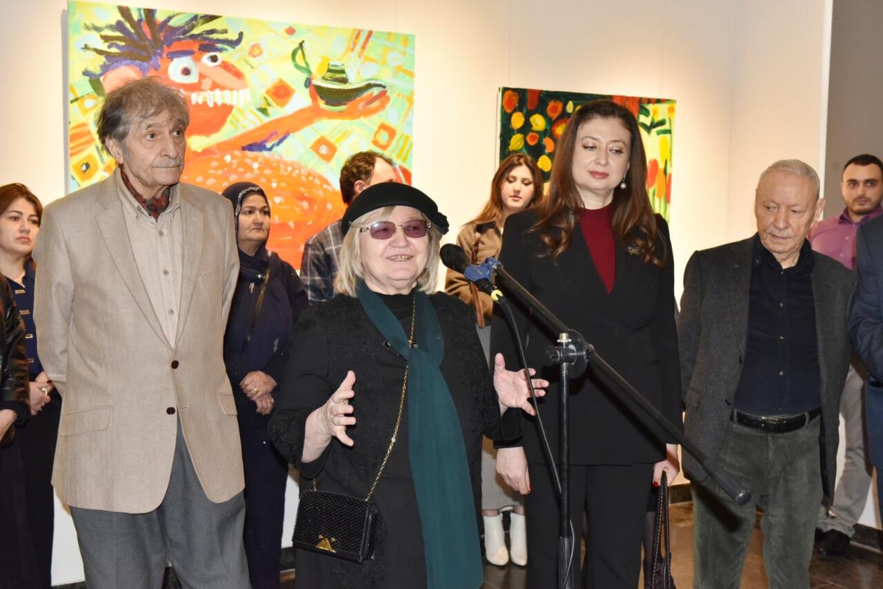 Свет, который не гаснет: в Баку открылась выставка памяти 33-летней художницы Марьям Алакбарли