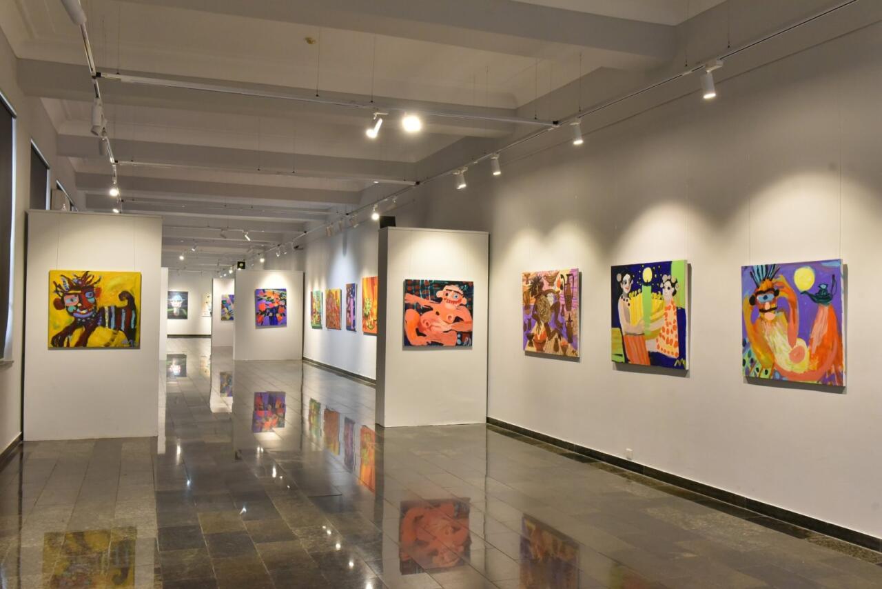 Свет, который не гаснет: в Баку открылась выставка памяти 33-летней художницы Марьям Алакбарли