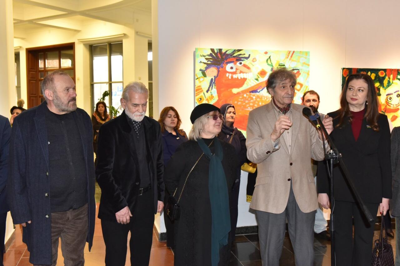 Свет, который не гаснет: в Баку открылась выставка памяти 33-летней художницы Марьям Алакбарли