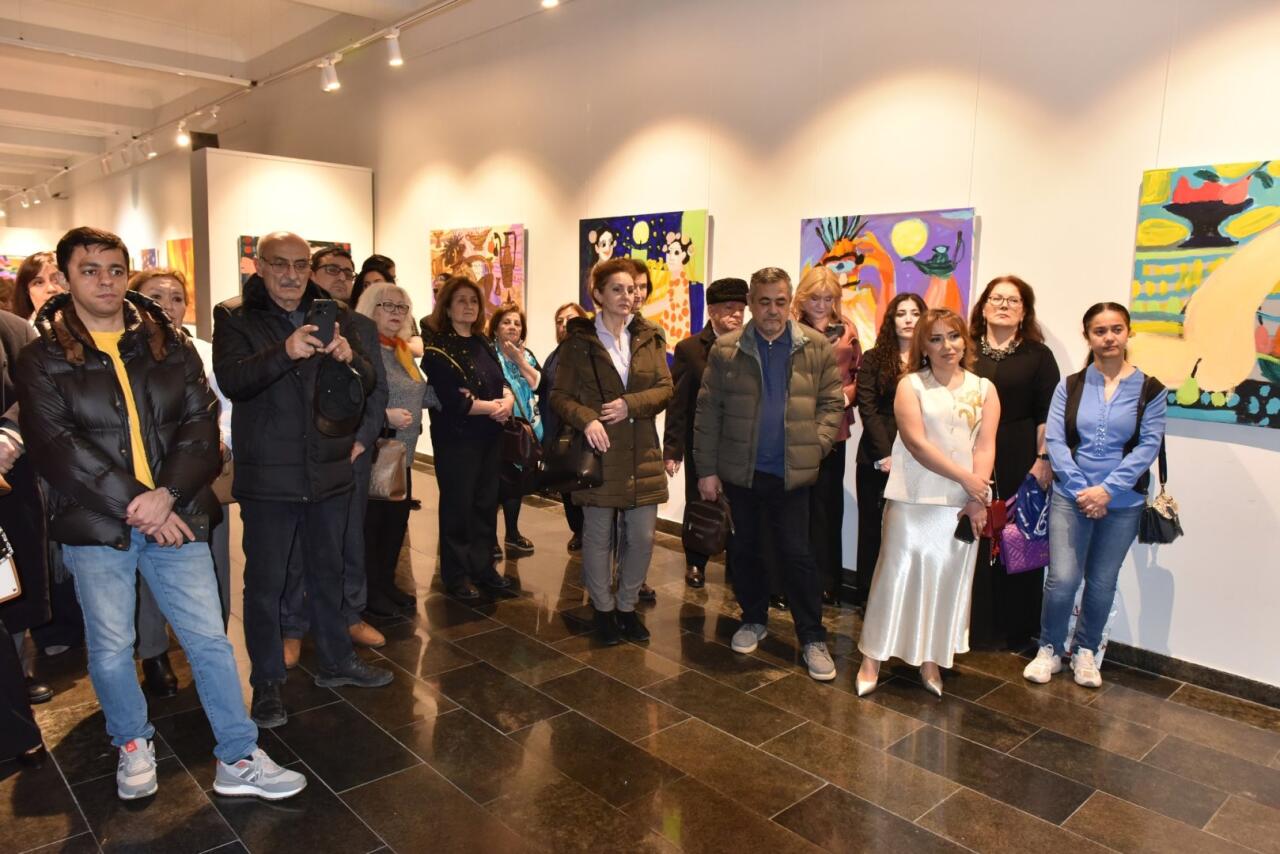 Свет, который не гаснет: в Баку открылась выставка памяти 33-летней художницы Марьям Алакбарли