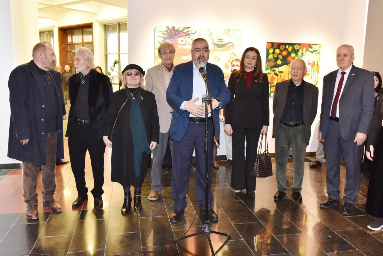 Свет, который не гаснет: в Баку открылась выставка памяти 33-летней художницы Марьям Алакбарли