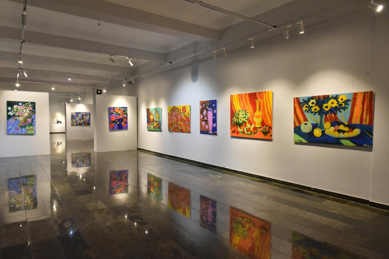 Свет, который не гаснет: в Баку открылась выставка памяти 33-летней художницы Марьям Алакбарли