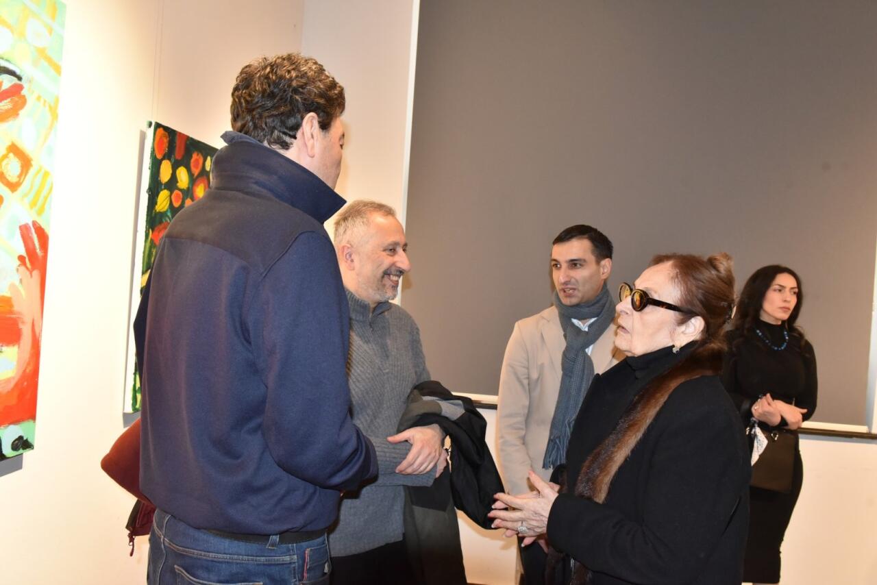 Свет, который не гаснет: в Баку открылась выставка памяти 33-летней художницы Марьям Алакбарли