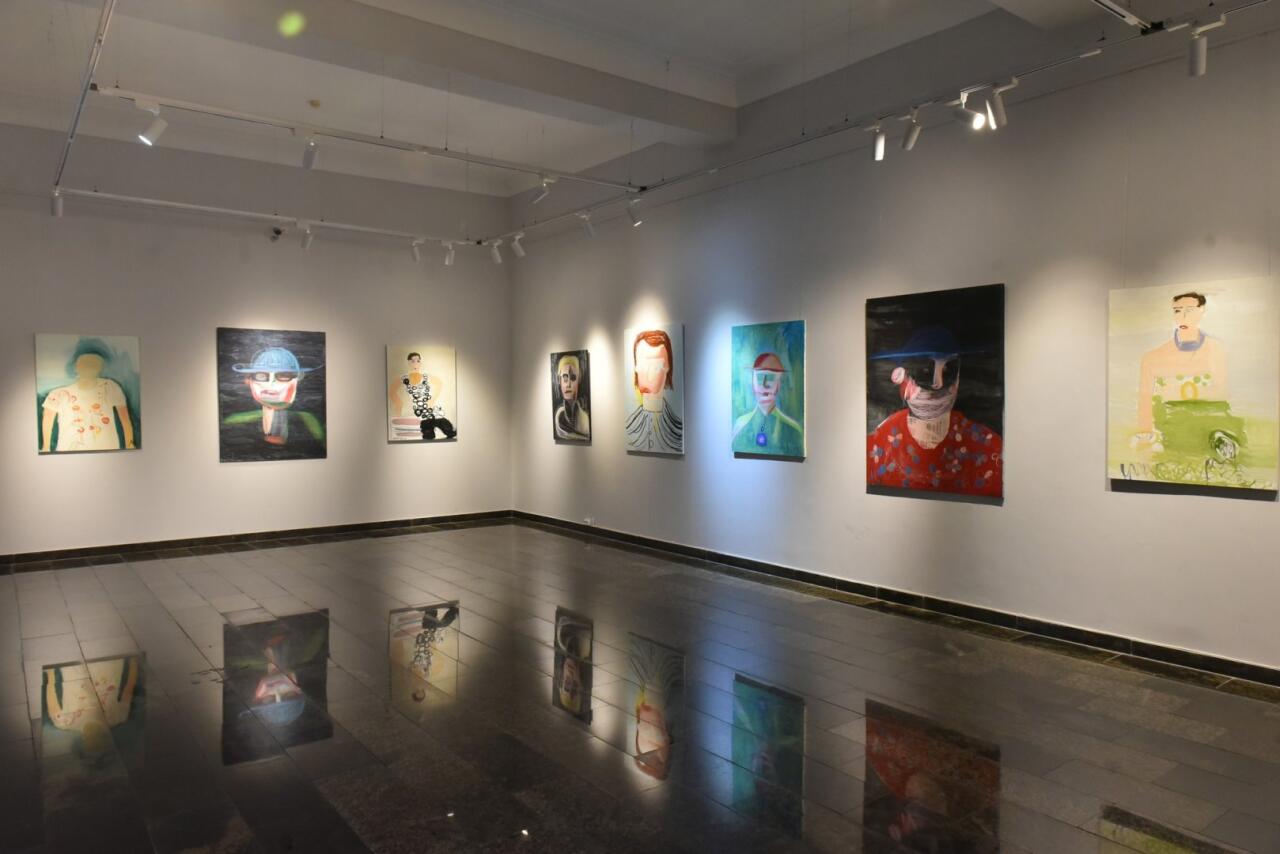 Свет, который не гаснет: в Баку открылась выставка памяти 33-летней художницы Марьям Алакбарли