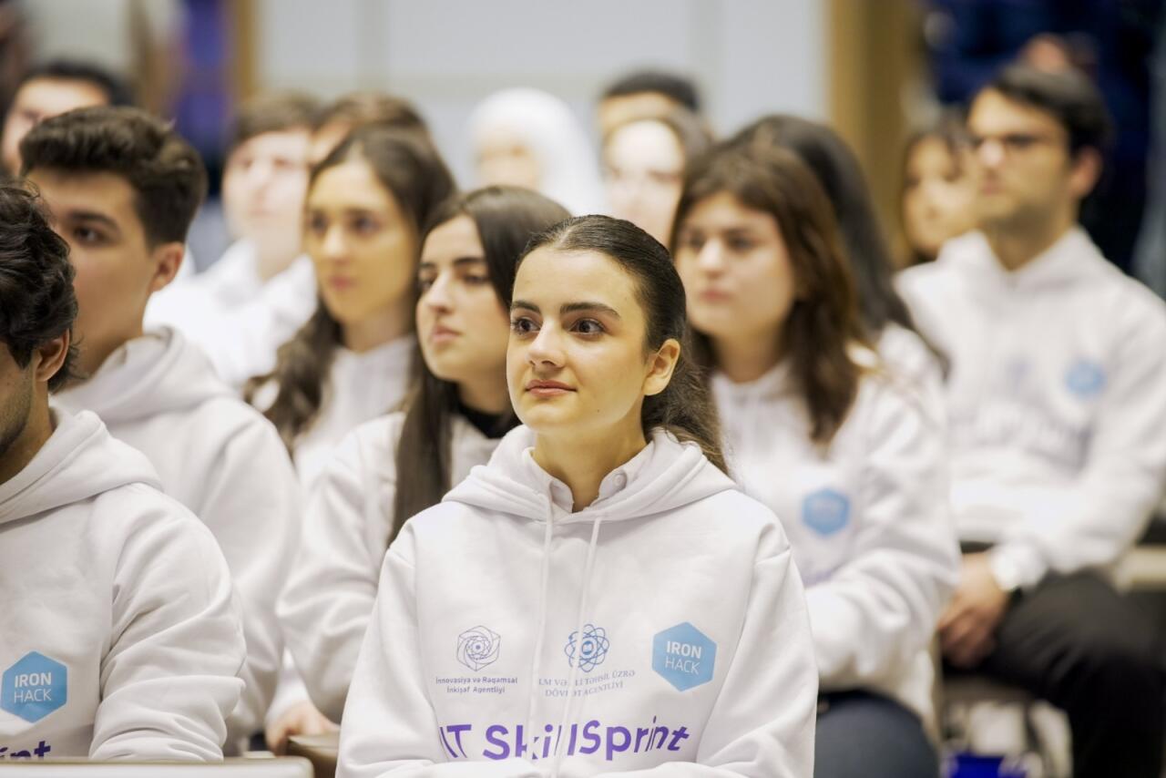 Ali təhsil müəssisələrində rəqəmsal bacarıqlar üzrə beynəlxalq təhsil proqramına start verilib