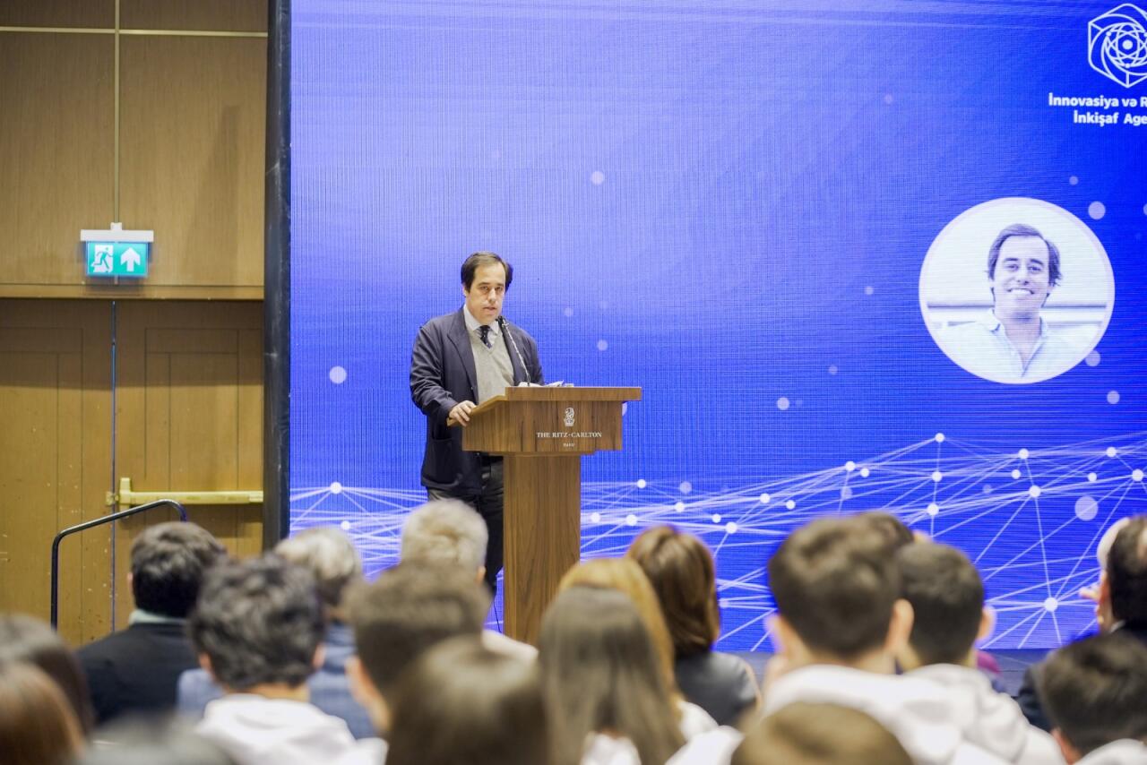 Ali təhsil müəssisələrində rəqəmsal bacarıqlar üzrə beynəlxalq təhsil proqramına start verilib