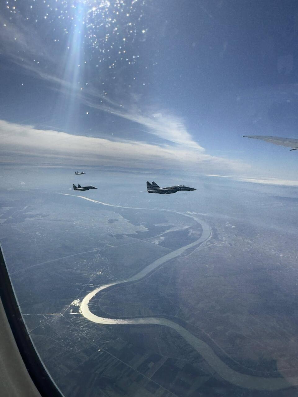 Serbiya qırıcıları Prezident İlham Əliyevin təyyarəsini müşayiət edib