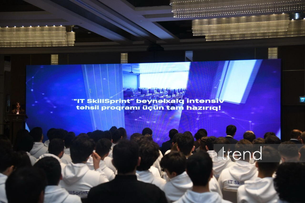 В Баку проходит открытие международной образовательной программы IT SkillSprint